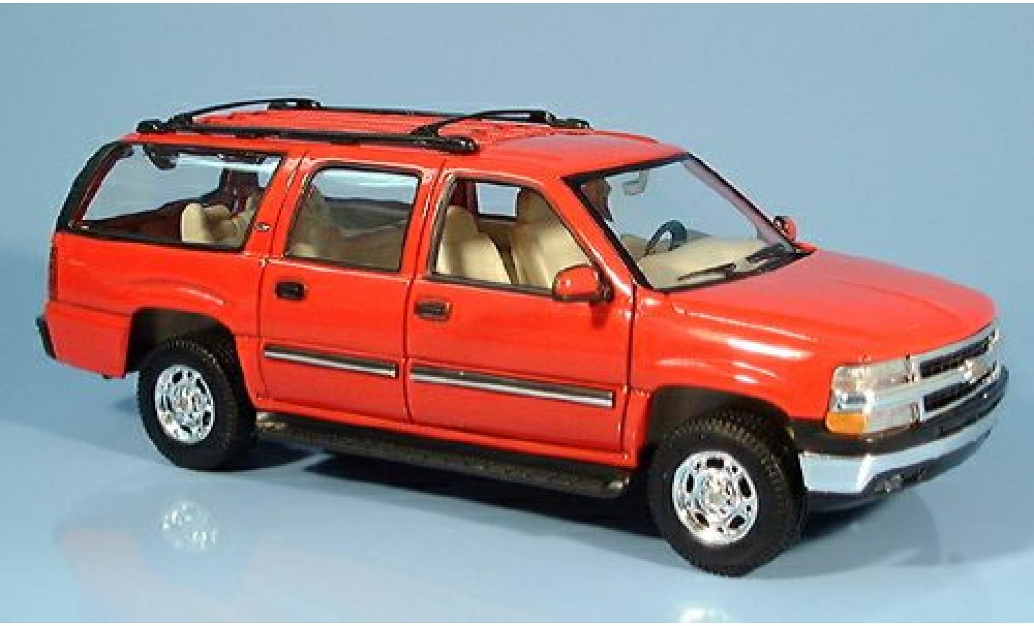 Chevrolet Suburban 1/24 Welly rood 2001 1:24 modelauto