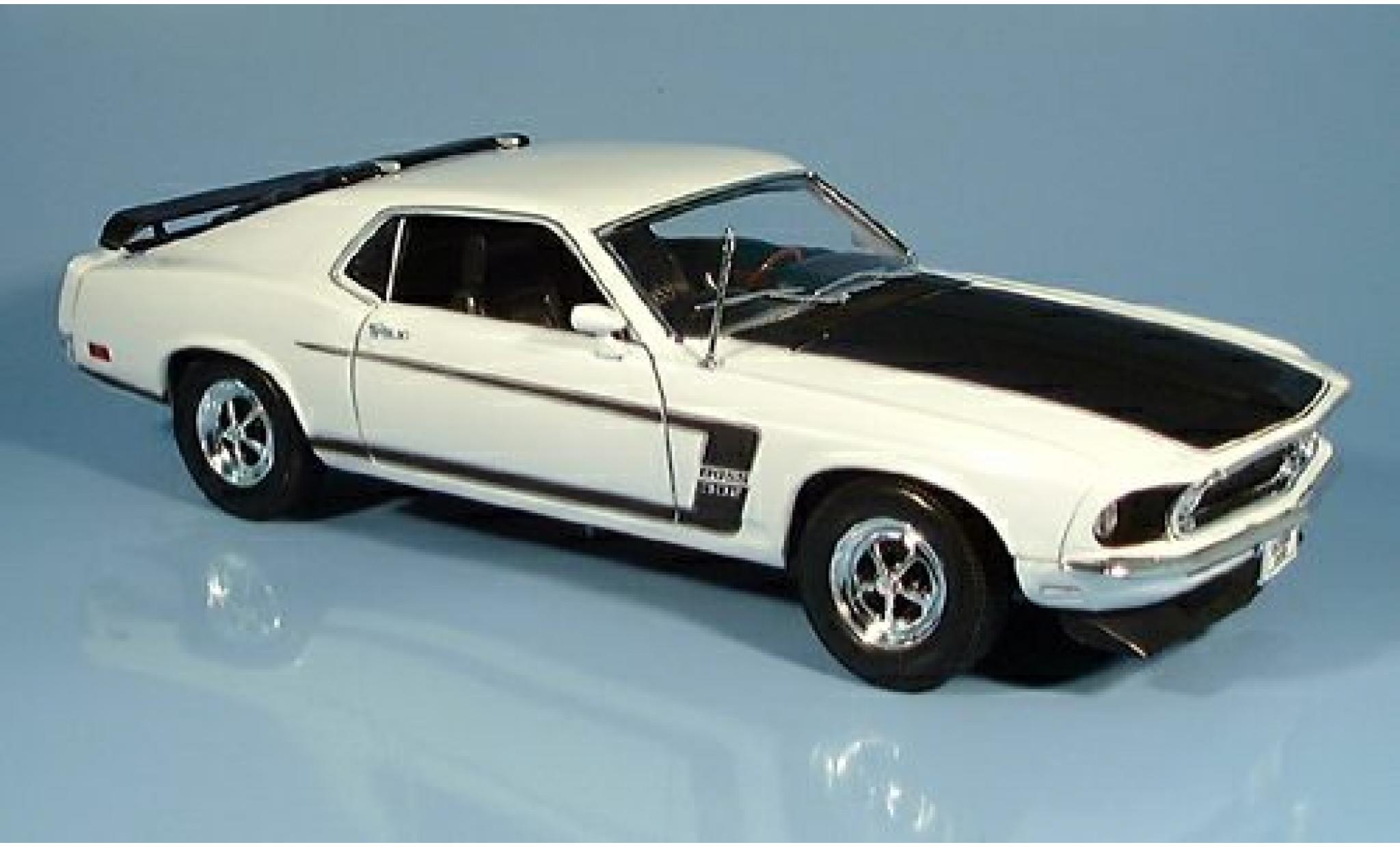 Ford Mustang 1/18 Welly wit 1969 1:18 modelauto