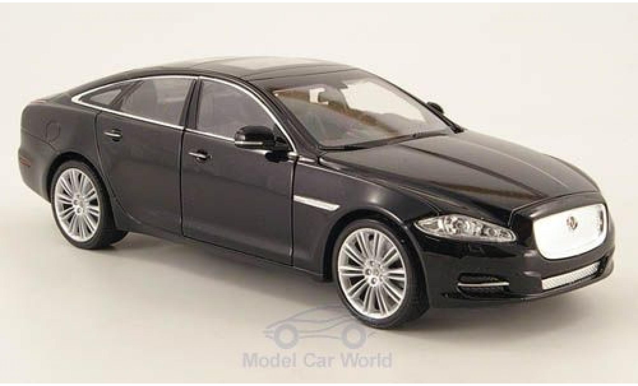Jaguar XJ 1/24 Welly zwart 2010 ohne Vitrine modelauto