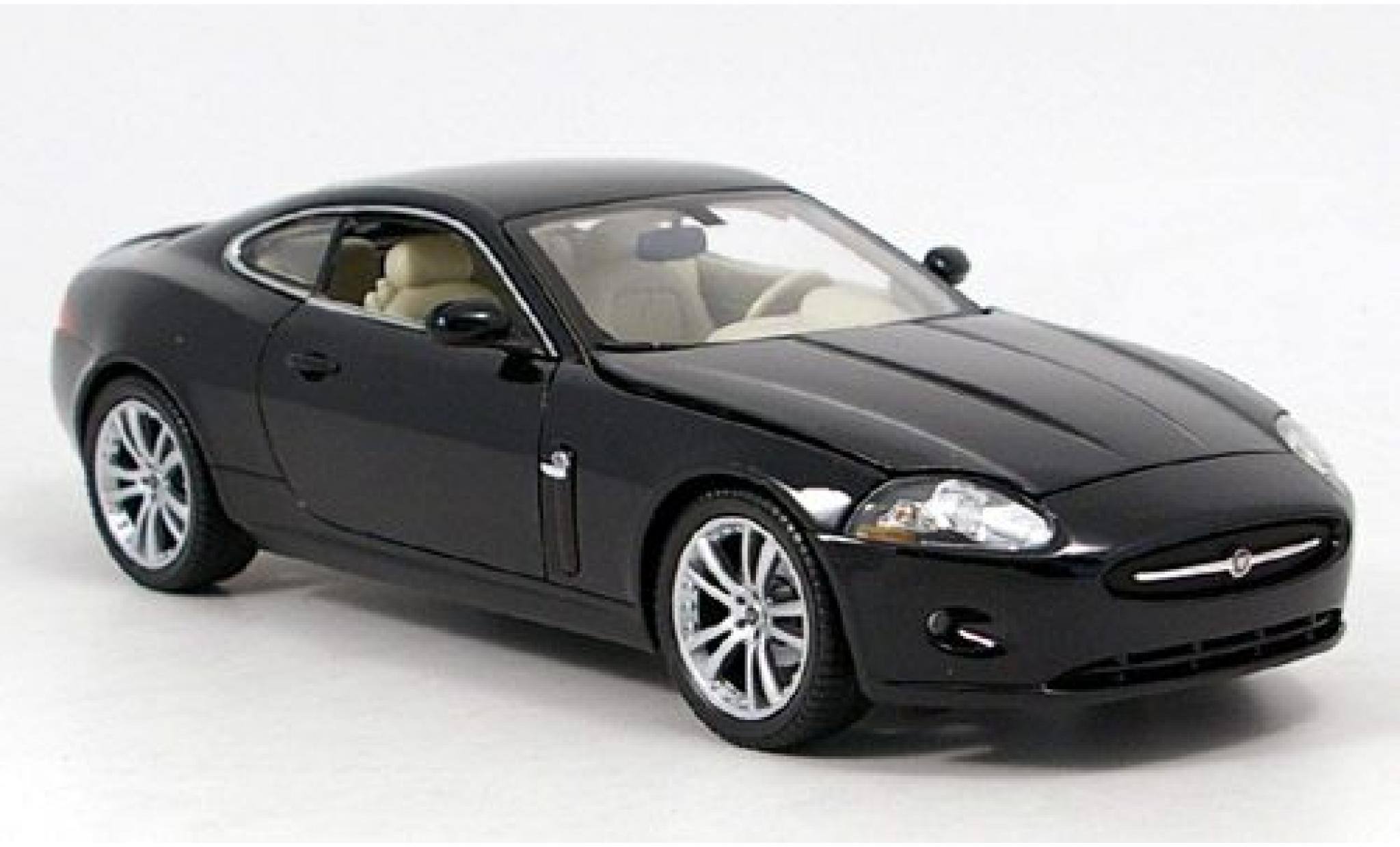 Jaguar XK 1/18 Welly 150 Coupe zwart 1:18 modelauto