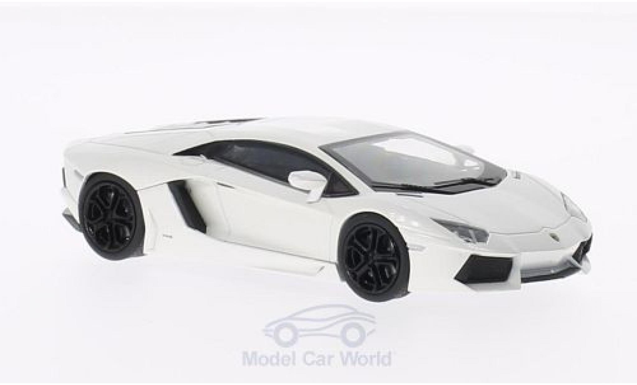 Lamborghini Aventador LP700-4 1/43 Welly LP700-4 metallic wit modelauto