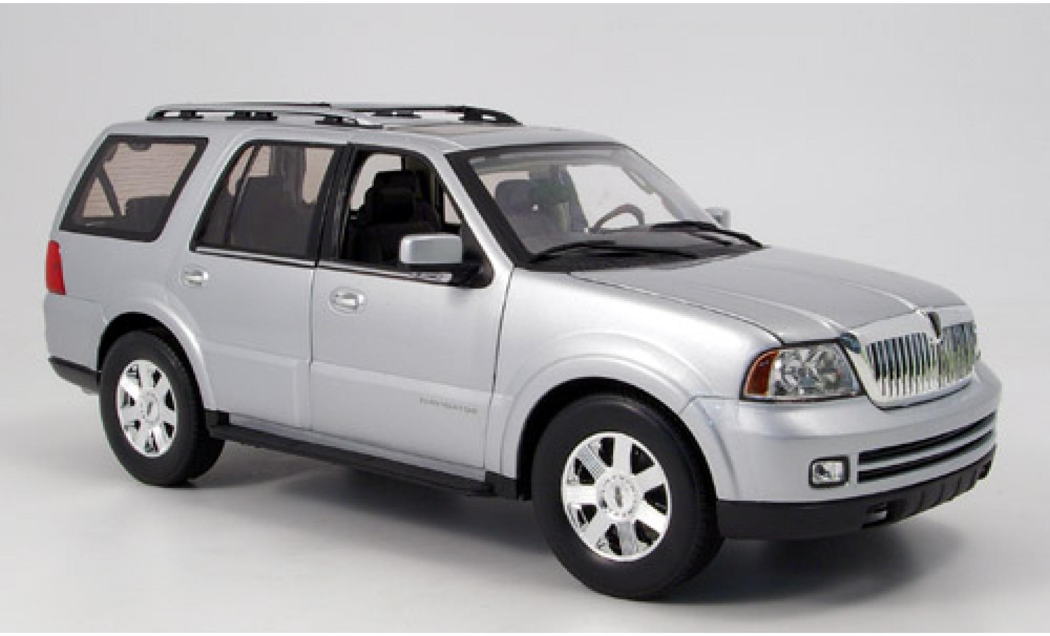 Lincoln Navigator 1/18 Welly grijs 2005 1:18 modelauto