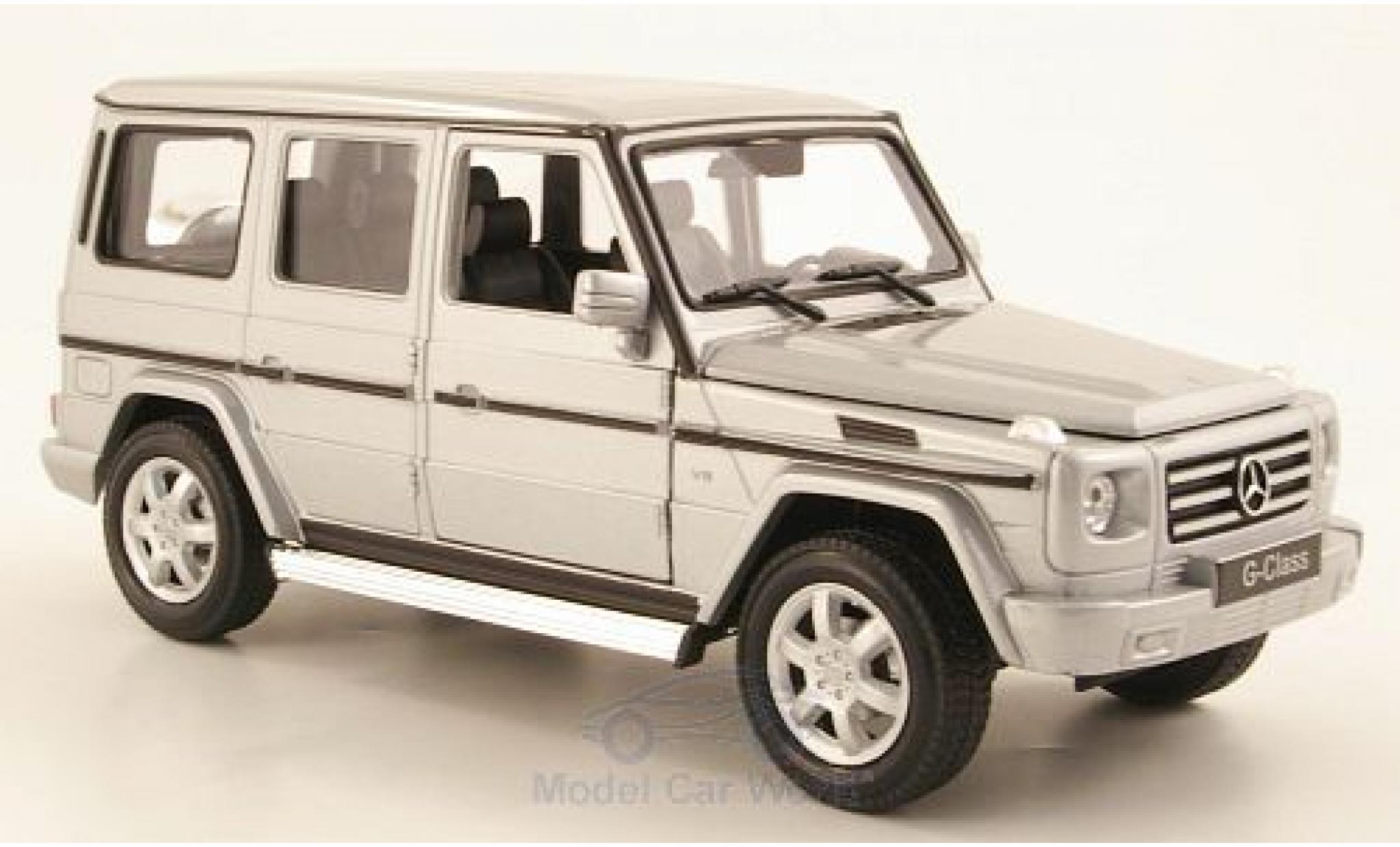 Mercedes Classe G 1/24 Welly grijs ohne Vitrine modelauto