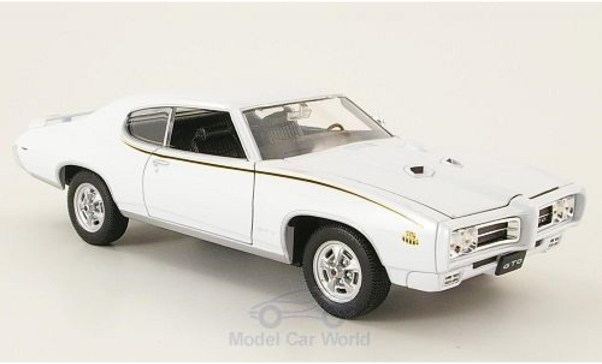 Pontiac GTO 1/24 Welly wit 1969 The Judge ohne Vitrine modelauto