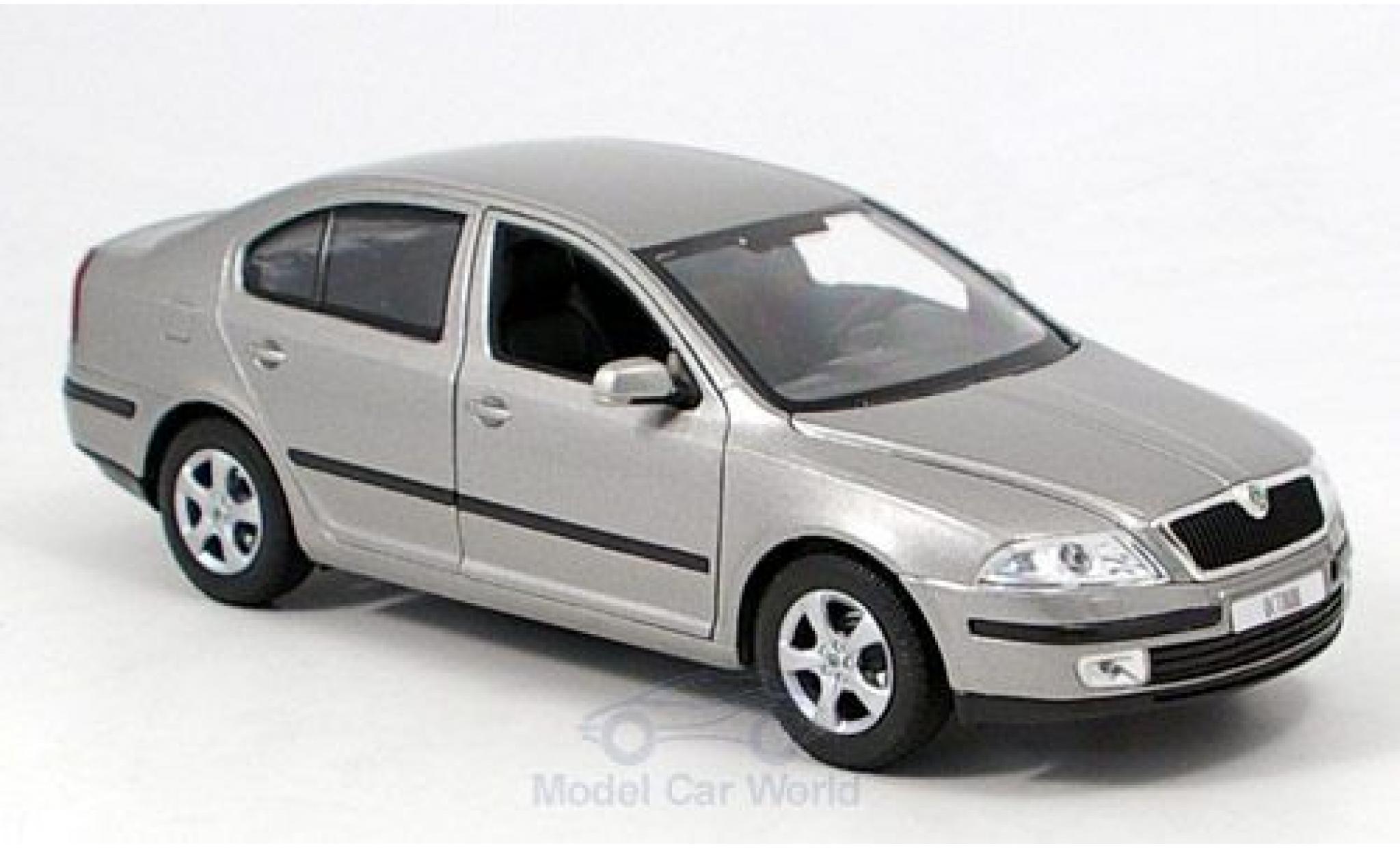 Skoda Octavia 1/24 Welly grijs Avia modelauto