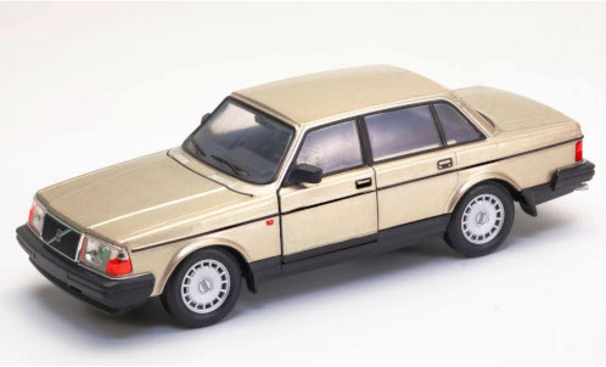 Volvo 240 1/24 Welly GL gold modelauto