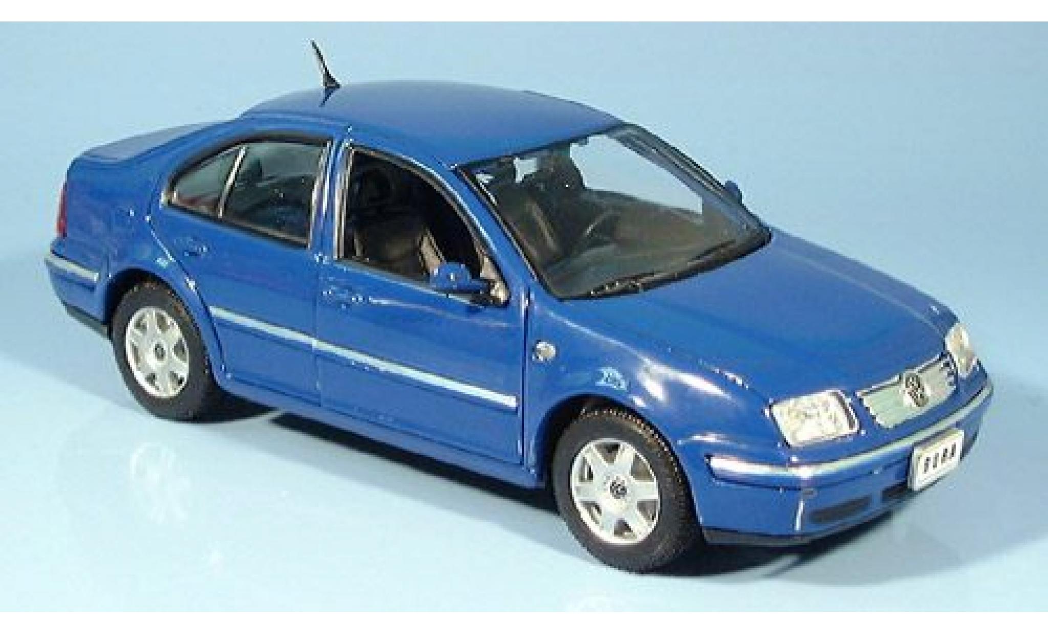 Volkswagen Bora 1/24 Welly Sedan blauw 2001 1:24 modelauto