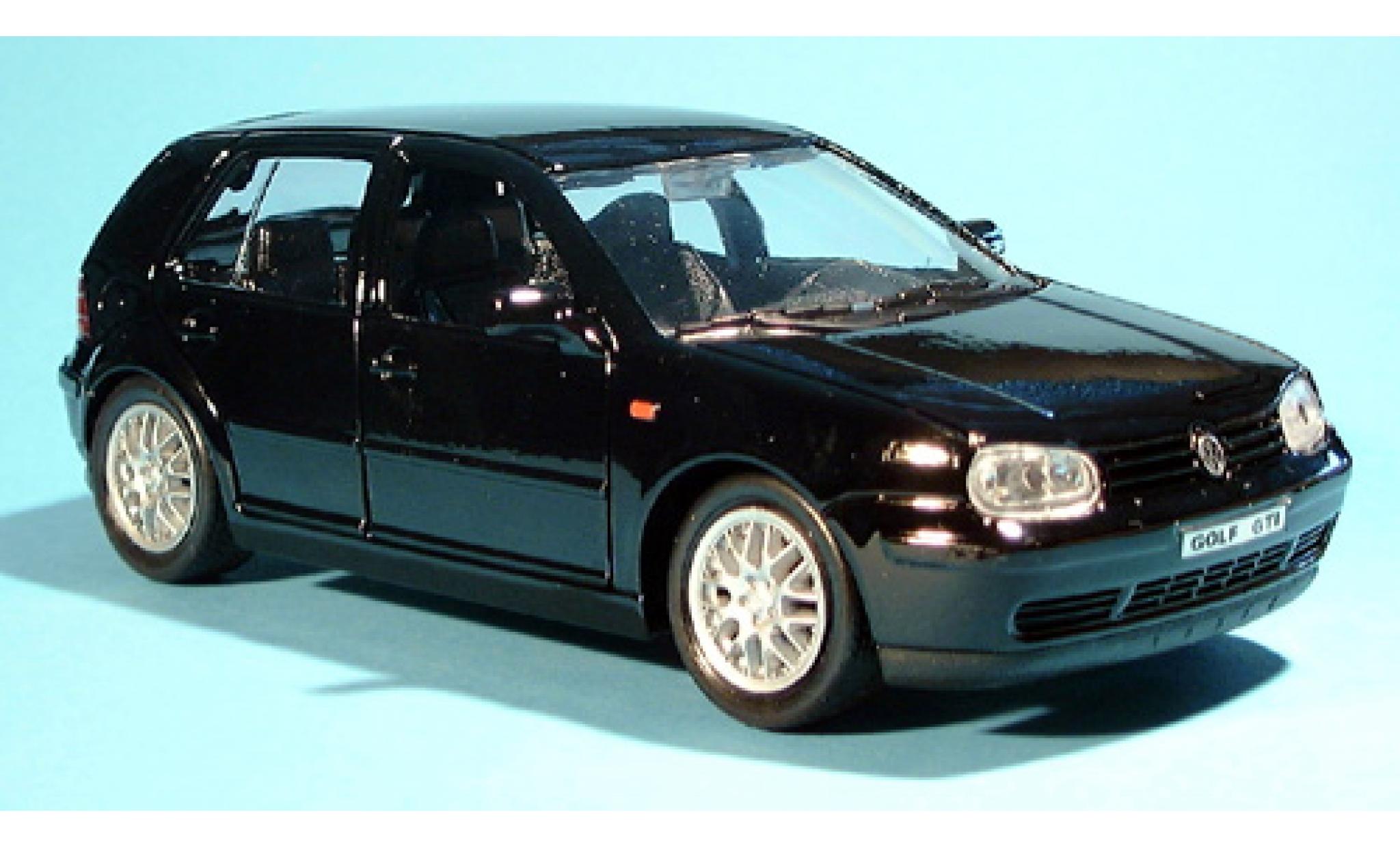 Volkswagen Golf 1/24 Welly IV zwart 1:24 modelauto