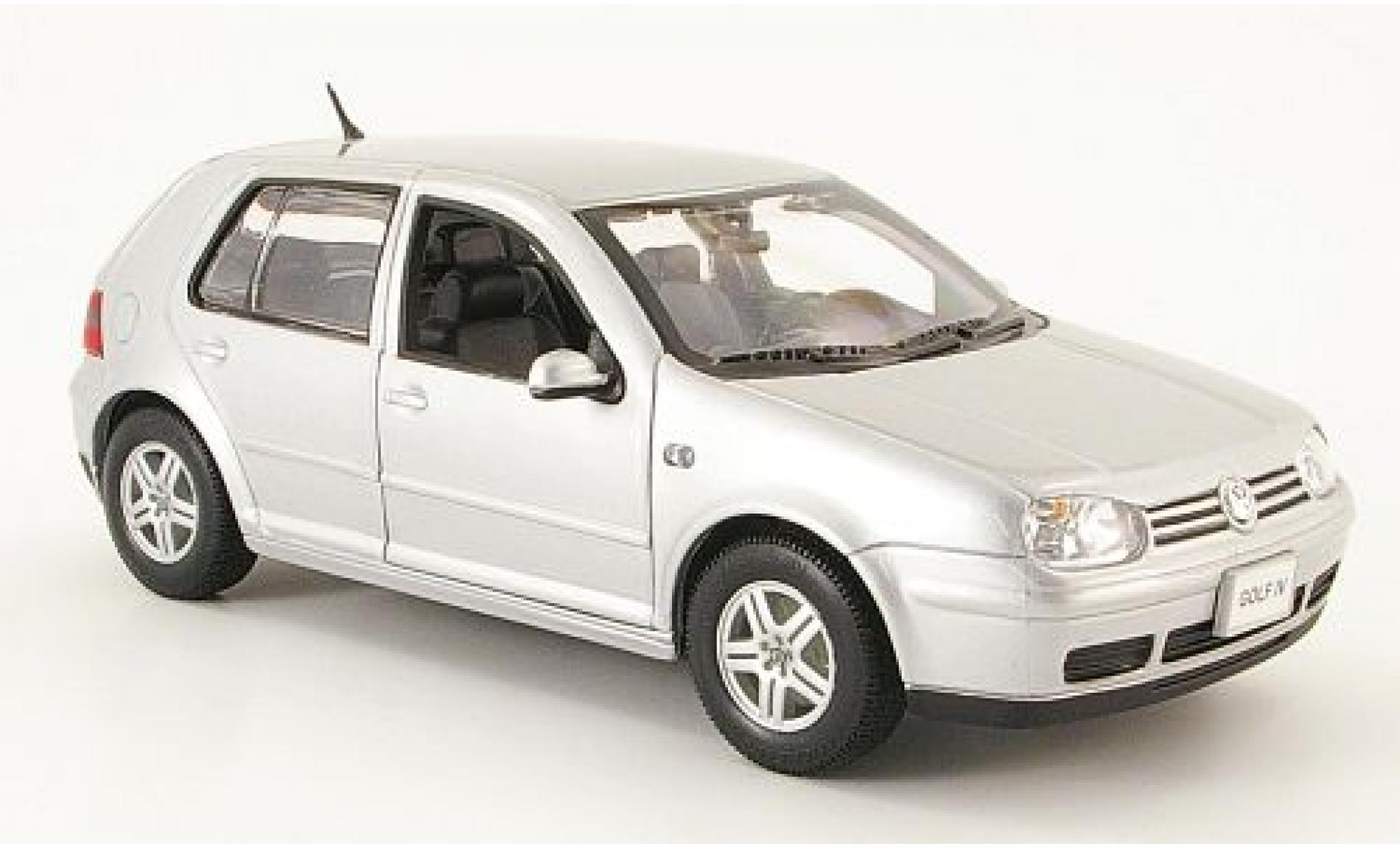 Volkswagen Golf 1/24 Welly IV grijs 1:24 modelauto