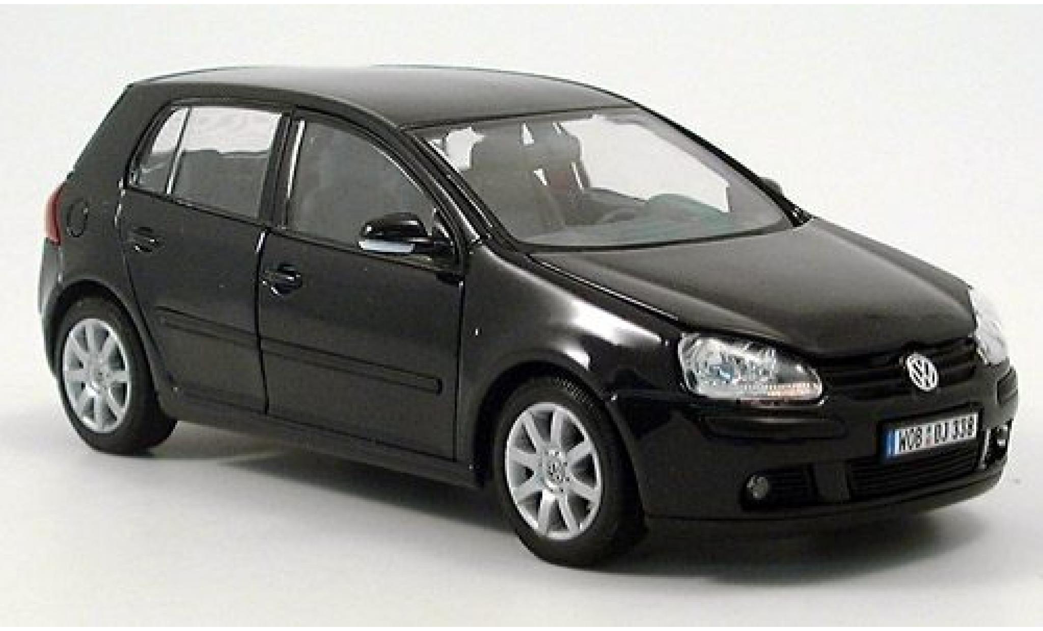 Volkswagen Golf 1/24 Welly V zwart 2004 1:24 modelauto