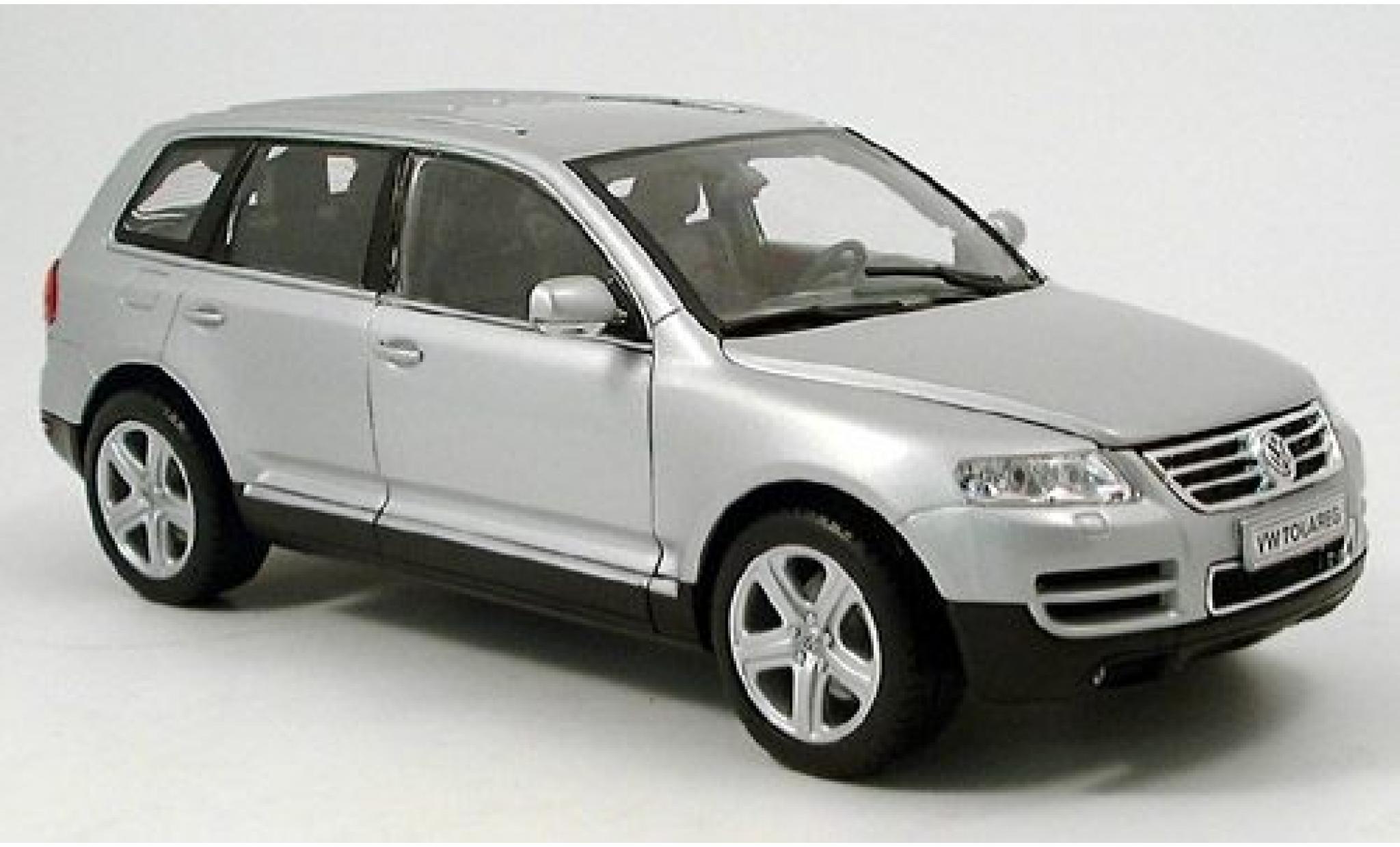 Volkswagen Touareg 1/18 Welly grijs 1:18 modelauto