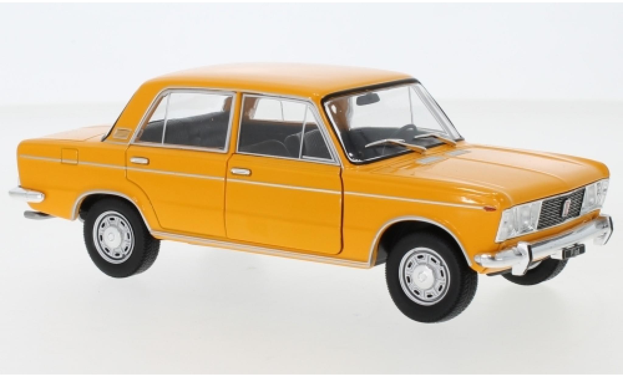 Fiat 125 1/24 WhiteBox oranje modelauto