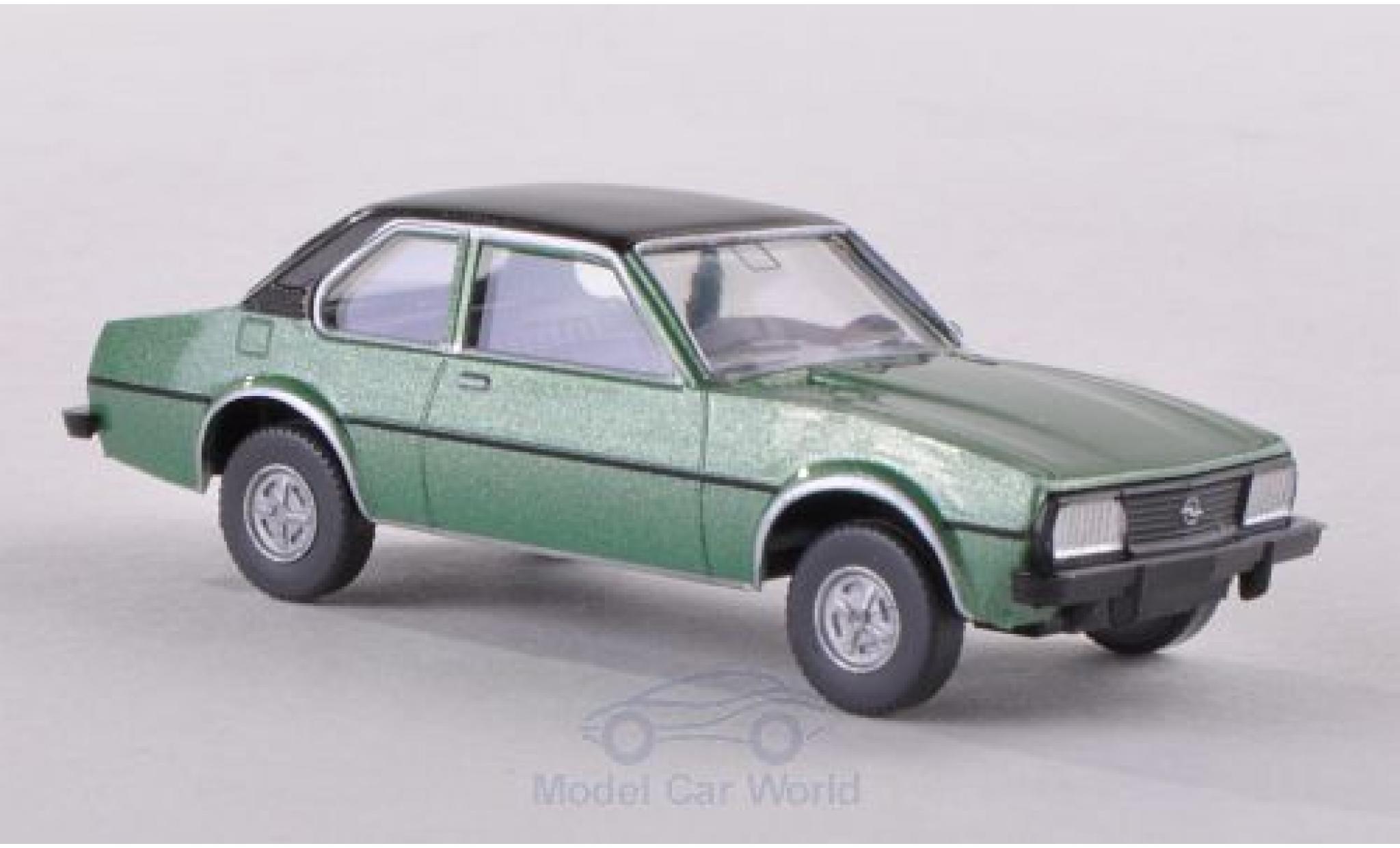 Opel Ascona C 1/87 Wiking B metallic groen/matt-zwart modelauto