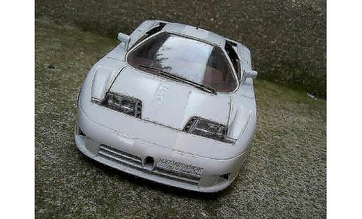Bugatti EB110 special edition 1/18 Burago  modelauto
