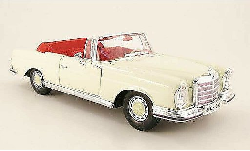 Mercedes 280 1966 1/18 Maisto se (w111) cabriolet wit modelauto