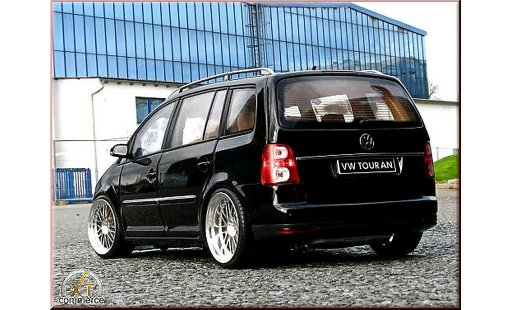 Volkswagen Touran Base 1/18 Shanghai Volkswagen zwart jantes alu 18 pouces modelauto