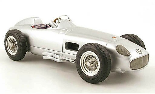 Mercedes W 196 Base 1/18 CMC weltmeister j.m.fangio 1954 modelauto