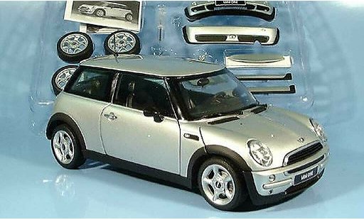 Mini One Base 1/18 Kyosho metallicmit Tuningteilen modelauto