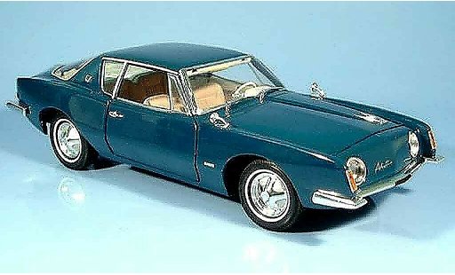 Studebaker Avanti Base 1/18 Signature groen 1963 modelauto