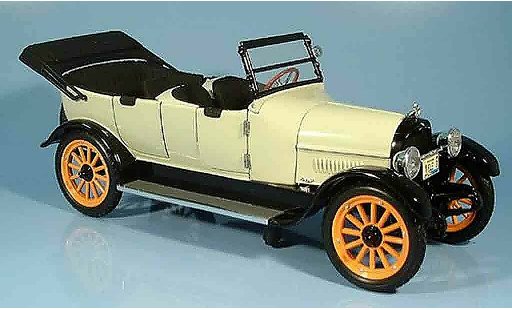 Reo Touring Base 1/18 Signature creme/zwart 1917 modelauto