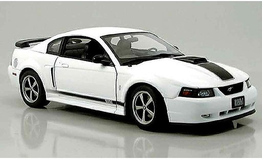 Ford Mustang 2003 1/18 Autoart mach i wit modelauto