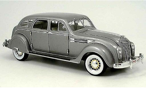 Chrysler Airflow Sedan 1/18 Signature grijs 1936 modelauto