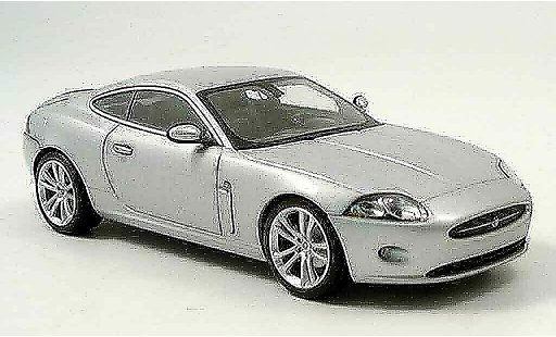 Jaguar XK coupe 1/43 Minichamps grijs metallic 2005 modelauto