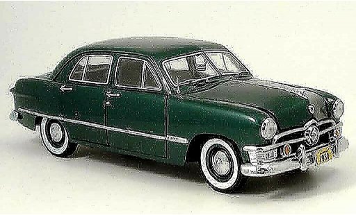 Ford Custom Berline 1/18 Precision groen 1950 modelauto