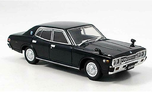 Nissan Gloria 2000 GL-E 1/43 Aoshima GL E zwart 1977 modelauto