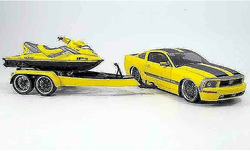 Ford Mustang Cesam 1/18 Norev or/grijs + remorque avec jet-ski modelauto