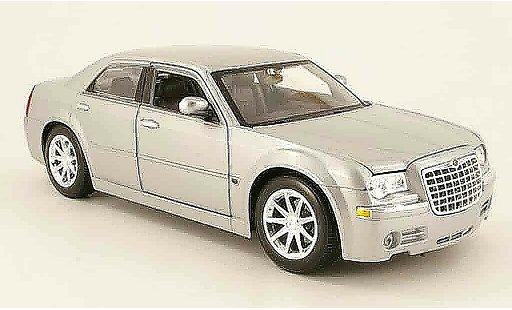 Chrysler 300C Sedan 1/18 Maisto grijs metallized 2005 modelauto