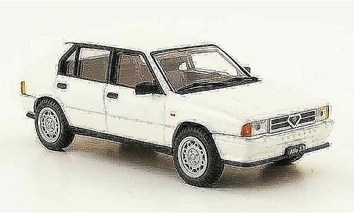 Alfa Romeo 33 1.5 quadrifoglio verde 1/43 Pego wit 1983 modelauto