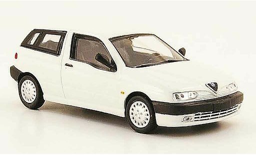 Alfa Romeo 145 berlina 1/43 Pego wit 1995 modelauto