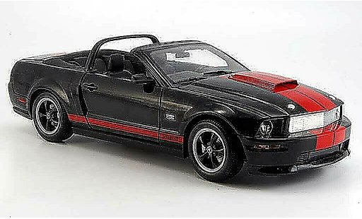 Shelby GT Convertible 1/18 Shelby Collectibles cabriolet zwart/rood b. jackson version 2008 modelauto