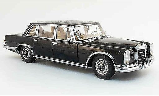 Mercedes 600 Base 1/18 Autoart (w100) zwart avec gardinen koffern 1965 modelauto