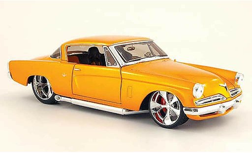 Studebaker Commander Starliner 1/18 Maisto oranje 1953 modelauto