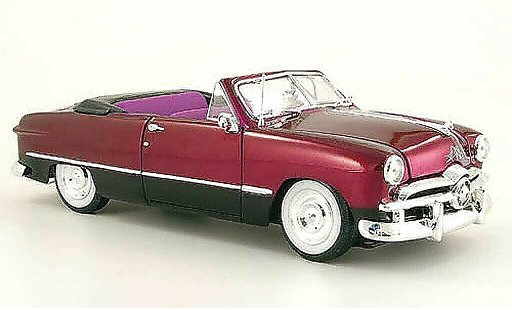 Ford 1949 Cabriolet 1/18 Maisto lila/zwart modelauto