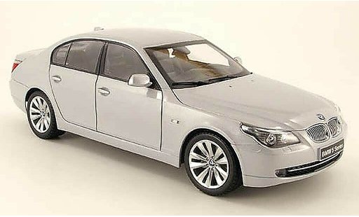 Bmw 550 E60 1/18 Kyosho facelift grijs modelauto