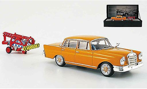 Mercedes 220 Base 1/43 Ixo SE (W 111) avec Raketenantrieb oranje 1959 modelauto