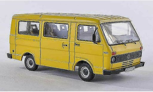 Volkswagen LT28 Bus 1/43 Premium ClassiXXs geel modelauto
