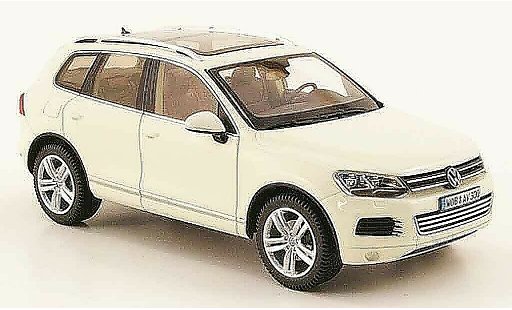 Volkswagen Touareg Base 1/43 Schuco ii wit 2010 modelauto