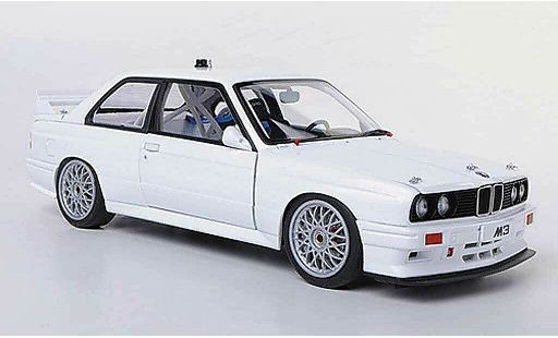 Bmw M3 dtm 1/18 Autoart E30 wit Plain Body Version modelauto