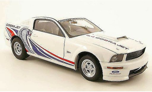 Ford Mustang Fastback 1/18 Autoart cobra jet wit modelauto