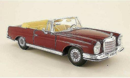 Mercedes 280 1966 1/18 Maisto se cabriolet (w111) rood modelauto