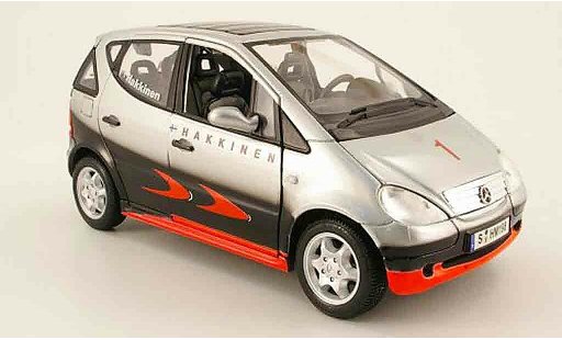 Mercedes Classe A Base 1/18 Maisto hakkinen formule 1 design modelauto