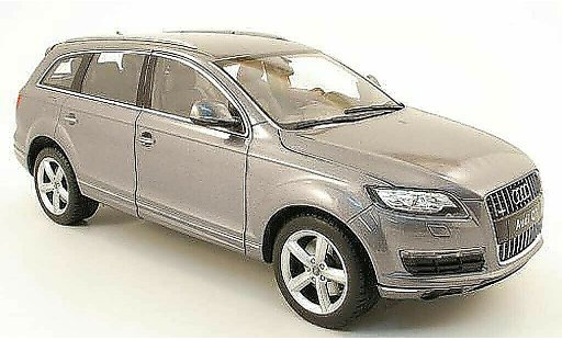 Audi Q7 suv 1/18 Welly grijs 2010 modelauto