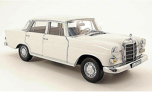 Mercedes 200 Base 1/18 Norev (W110) wit modelauto