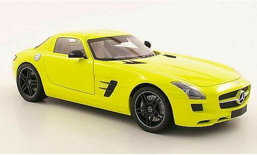 Mercedes SLS Coupe 1/18 Minichamps coupe AMG (C197) geel 2010 modelauto