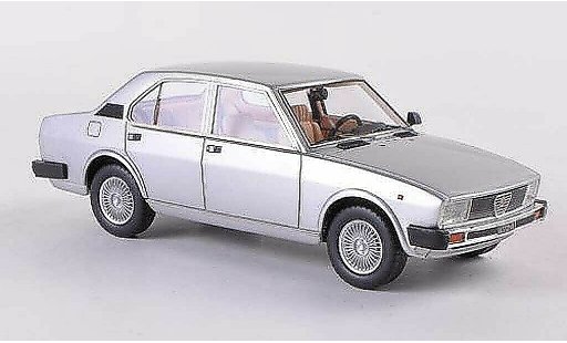 Alfa Romeo Alfetta 2000 1/43 Neo 1980 grijs modelauto