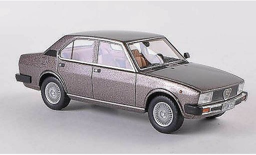 Alfa Romeo Alfetta 2000 1/43 Neo 1980 grijs bruin modelauto
